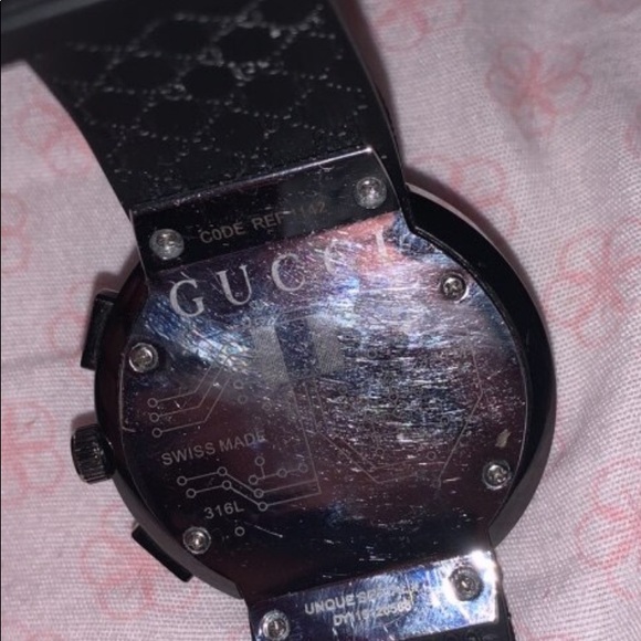 Gucci watch worth 900 but best offer gets it - Picture 2 of 3